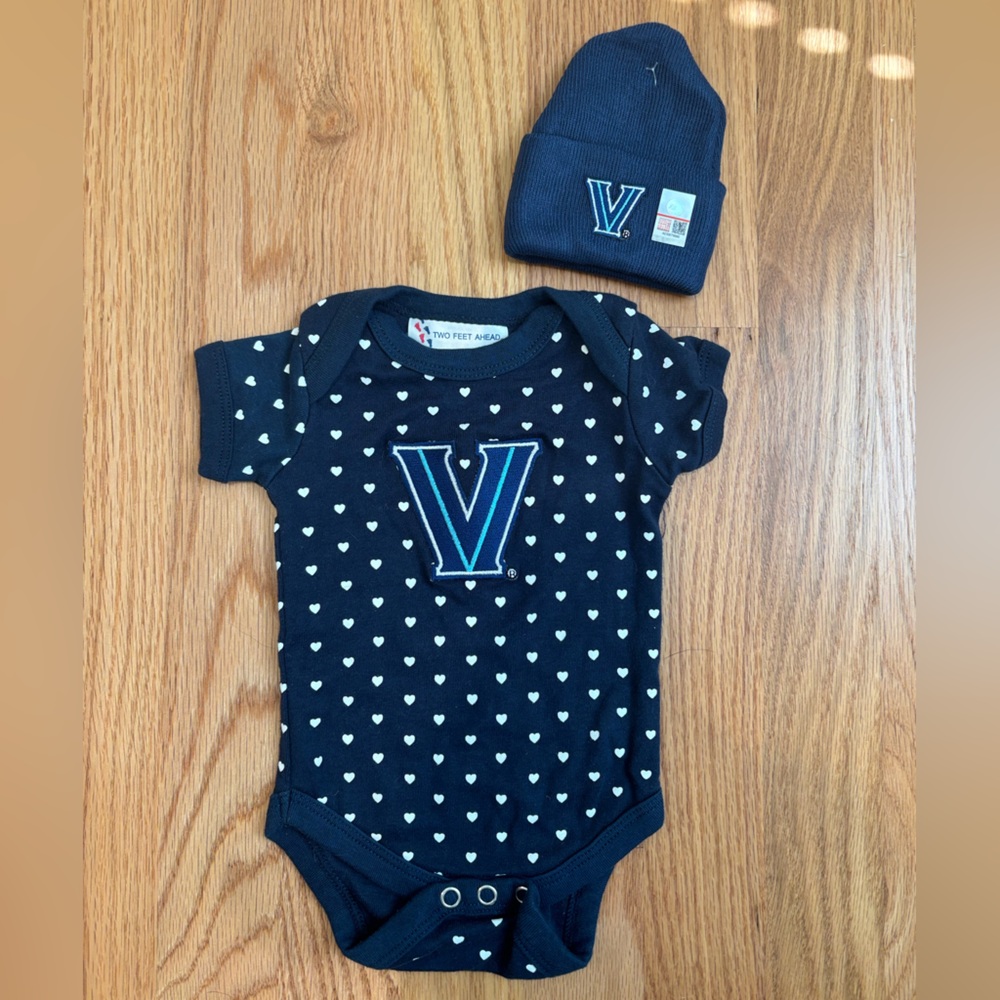 Villanova Newborn Onesie & Hat Set - Navy and White Heart‎ Pattern